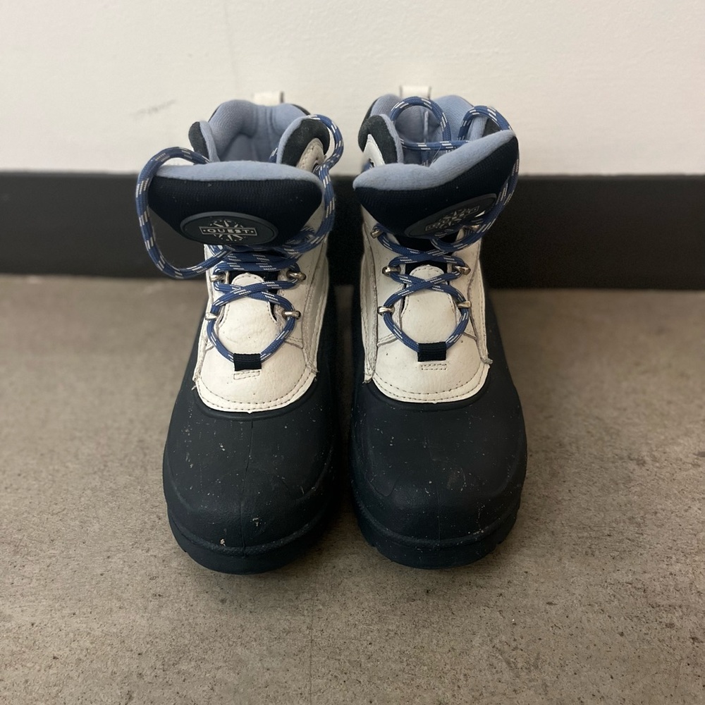Womens snow boots. Size 8. Worn for one season. Great insulation!